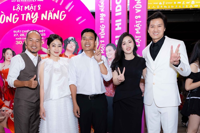 khan-gia-xuc-dong-tai-cong-chieu-lat-mat-8-nang-gat-ngoai-kia-nhung-phim-thi-diu-dang-TGNGUOINOITIENG 201