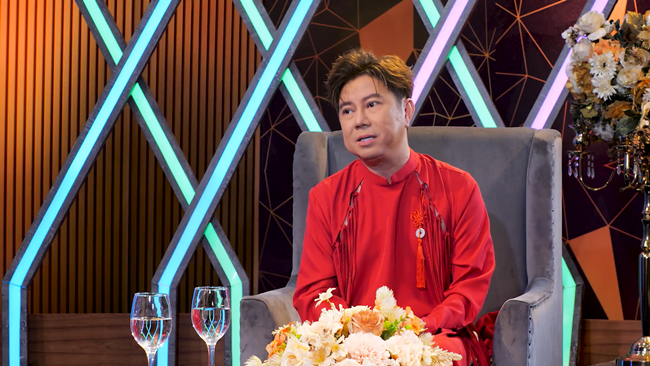 quoc-dai-trai-long-ve-qsan-khau-dac-bietq-noi-khan-gia-boi-song-de-nghe-hat 6