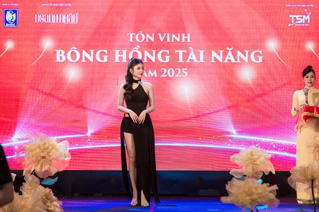 dj-nguyen-hong-doan-doll-rang-ro-nhan-giai-bong-hong-tai-nang-TGNGUOINOITIENG 4
