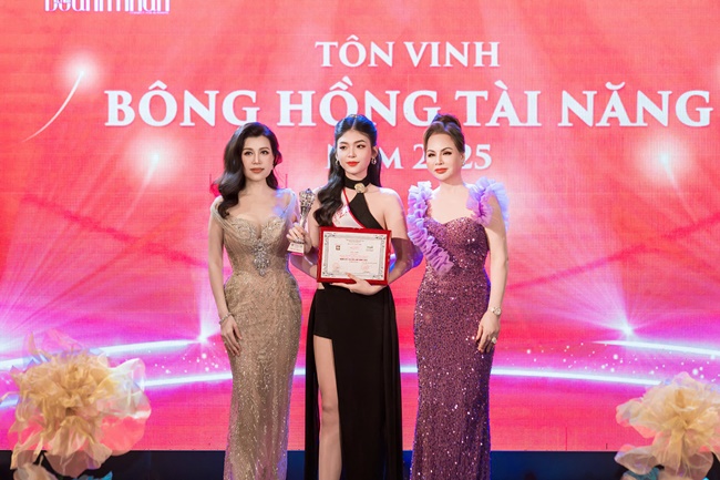 dj-nguyen-hong-doan-doll-rang-ro-nhan-giai-bong-hong-tai-nang-TGNGUOINOITIENG 5