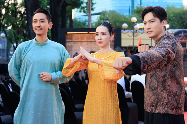 ho-linh-trang-si--bi-an-mo-vua-dinh-doan-phim-chia-se-khat-vong-cham-toi-giac-mo-dien-anh-viet 1