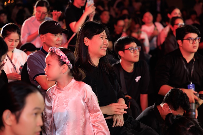 ho-linh-trang-si--bi-an-mo-vua-dinh-doan-phim-chia-se-khat-vong-cham-toi-giac-mo-dien-anh-viet 54