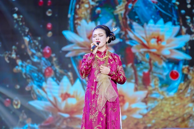 Ca sĩ Trân Oanh tiết lộ nguyên tắc làm nghề và kiếm tiền chân chính