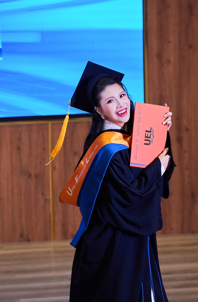 hoa-hau-hang-khong-loan-vuong-nhan-2-bang-thac-si-trong-vong-6-thang- 2