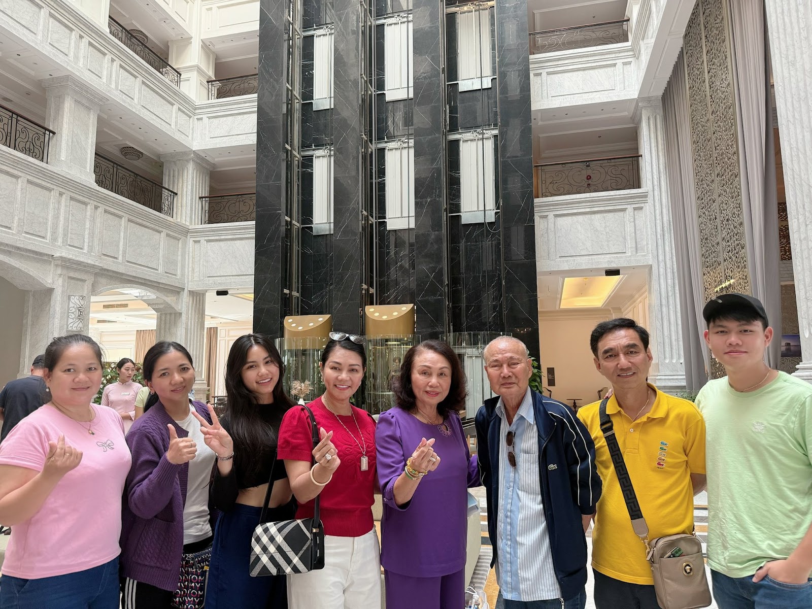 Lý do NSƯT Ngọc Huyền cảm ơn Hoa hậu Loan Vương dù chưa một lần gặp gỡ
